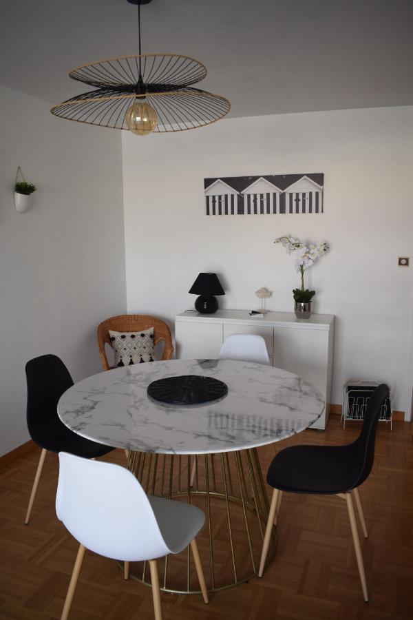 Cote Et Vie - Appartement Et Garage Сен-Жил-Кроа-дьо-Ви Екстериор снимка